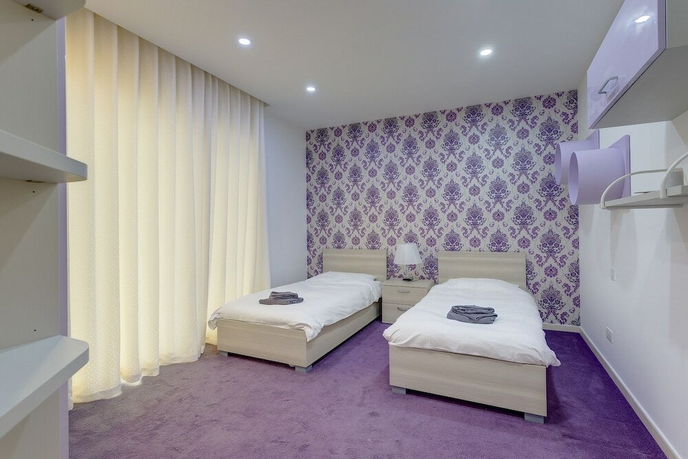 Фото Luxury Apt with Side Sea Views & Pool, Top Location