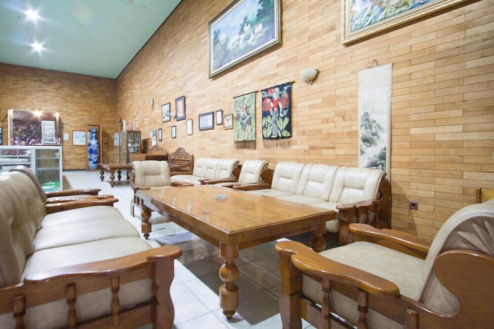 Фото RedDoorz Plus @ Jalan Raya Pasir Putih