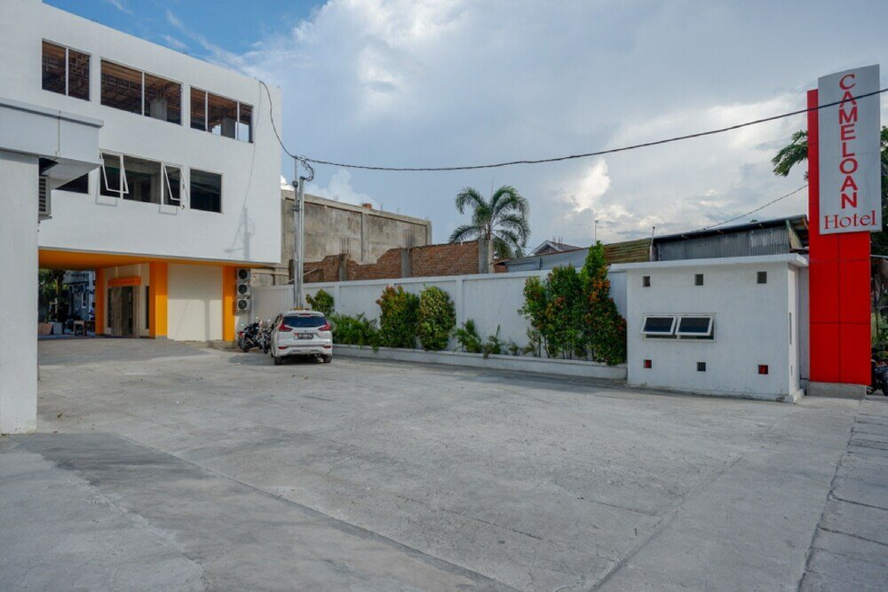 Фото RedDoorz Plus @ Cameloan Hotel Palu