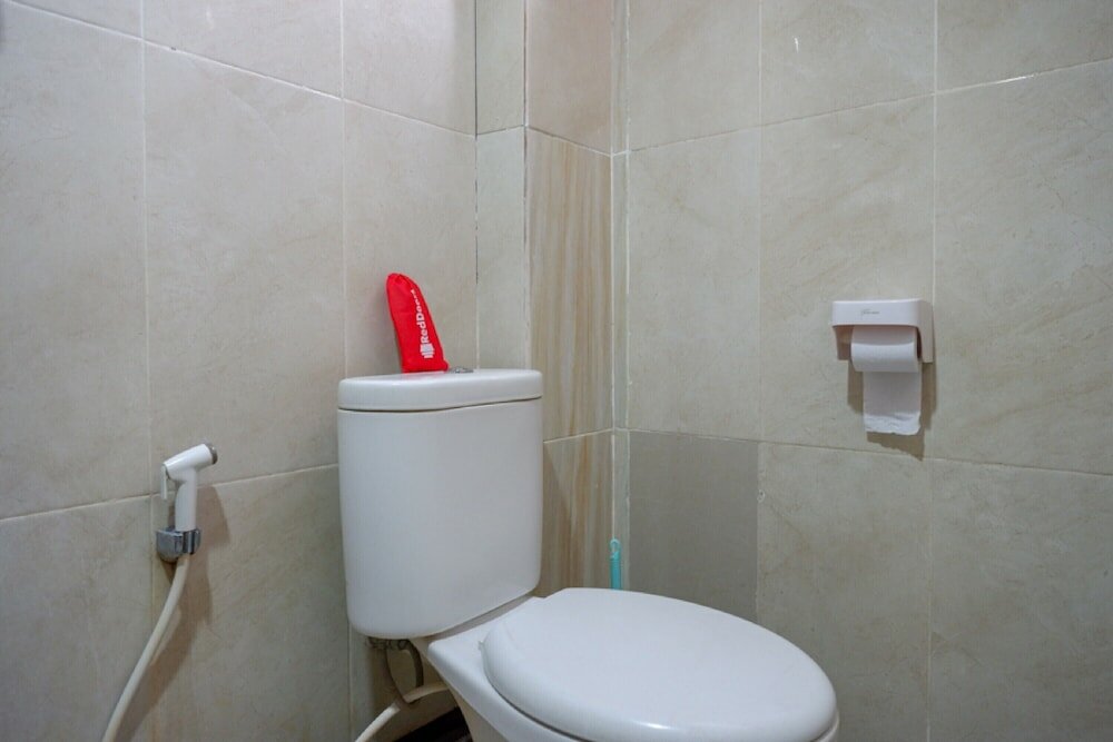 Фото RedDoorz Plus @ Cameloan Hotel Palu