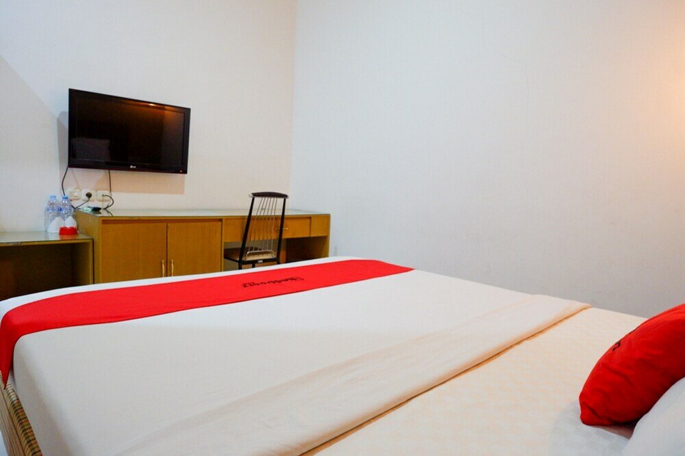 Фото RedDoorz near Monumen Habibi Ainun