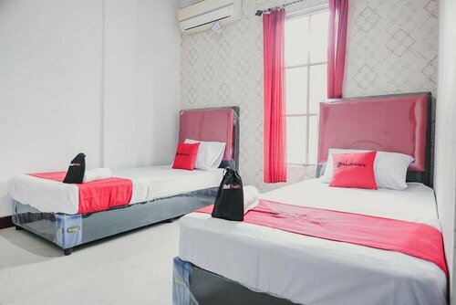 Гостиница RedDoorz near Nagoya HIll Batam 4