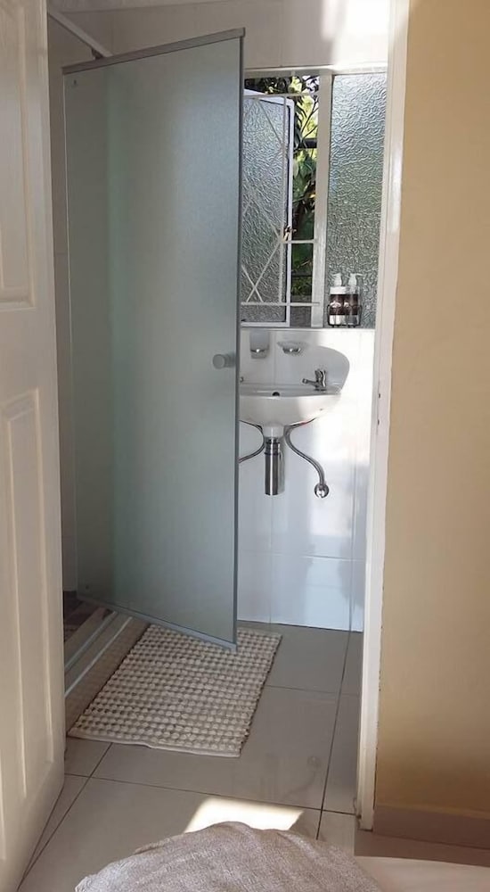 Фото Lauren Palace Guest House