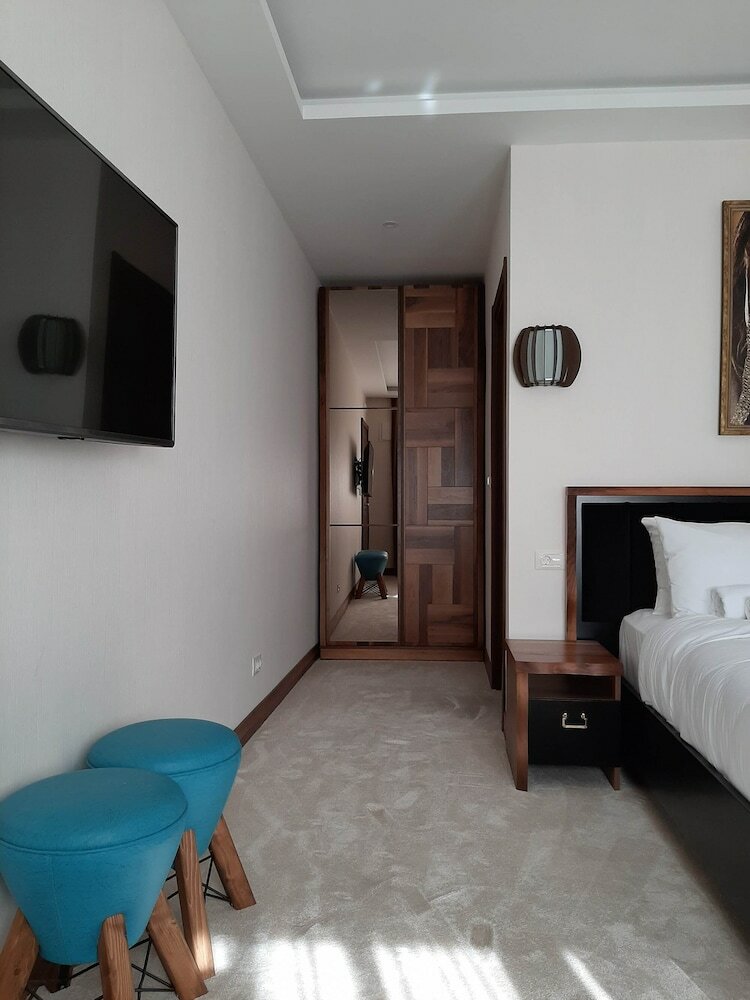 Фото Апарт-Отель Waikiki Tivat