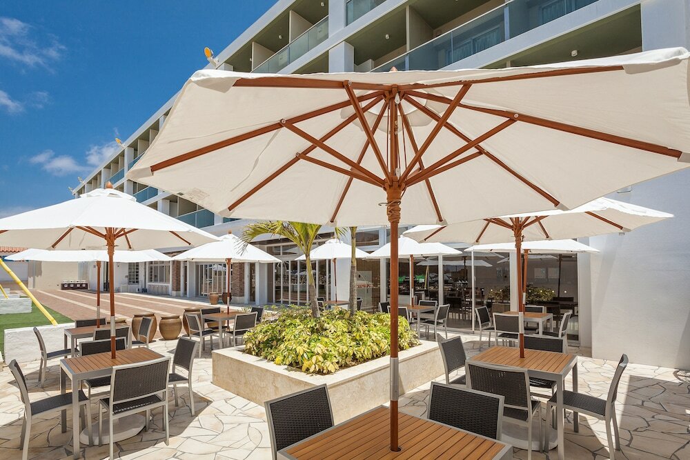 Фото Okinawa Kariyushi Lch Resort on the Beach