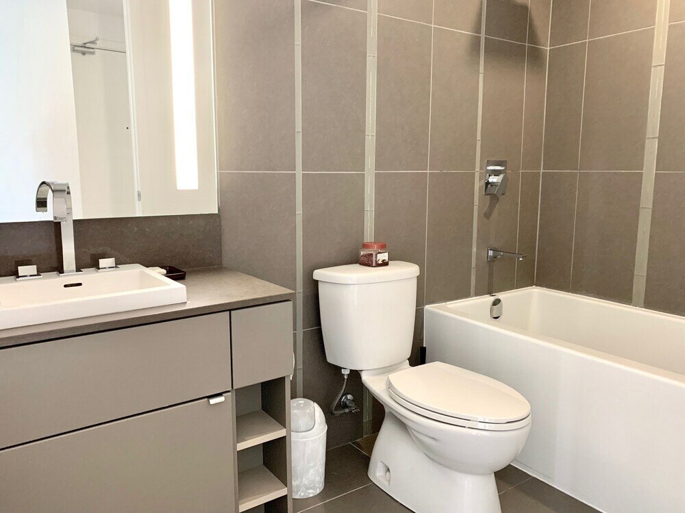 Фото Luxury 2Bed 2Bath Corner Condo