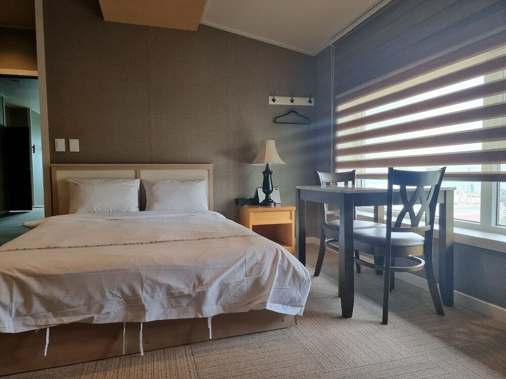 Фото Benikea Mountain and Sea Yangyang