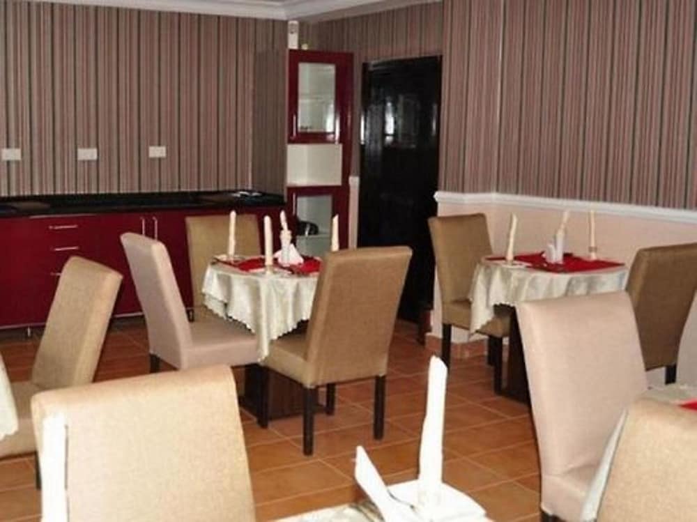 Фото De Brass Suites Hotel