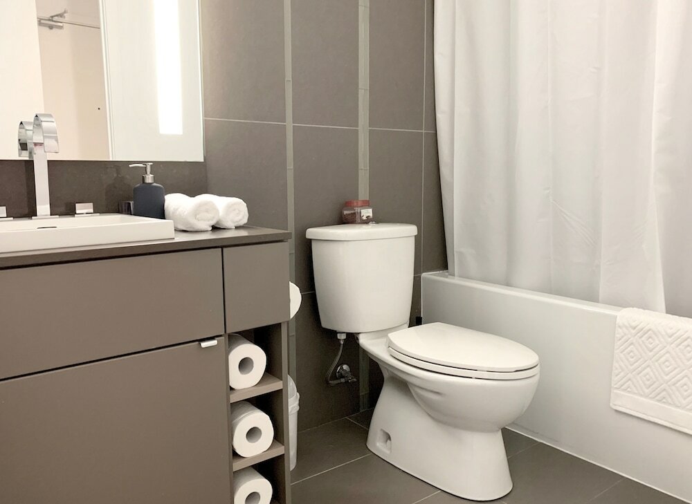 Фото Luxury 2Bed 2Bath Corner Condo