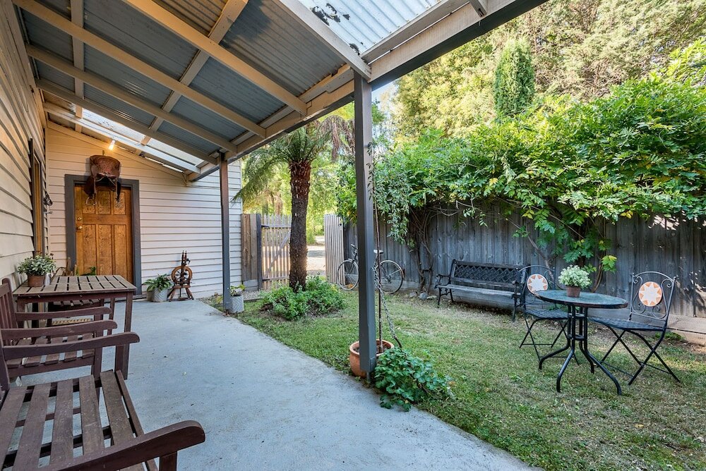 Фото Avalon House