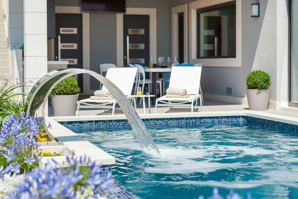 Фото Beachfront Villa Azzurro With Pool