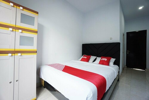 Гостиница Oyo 2566 Putri Kesia Rooms в Манадо