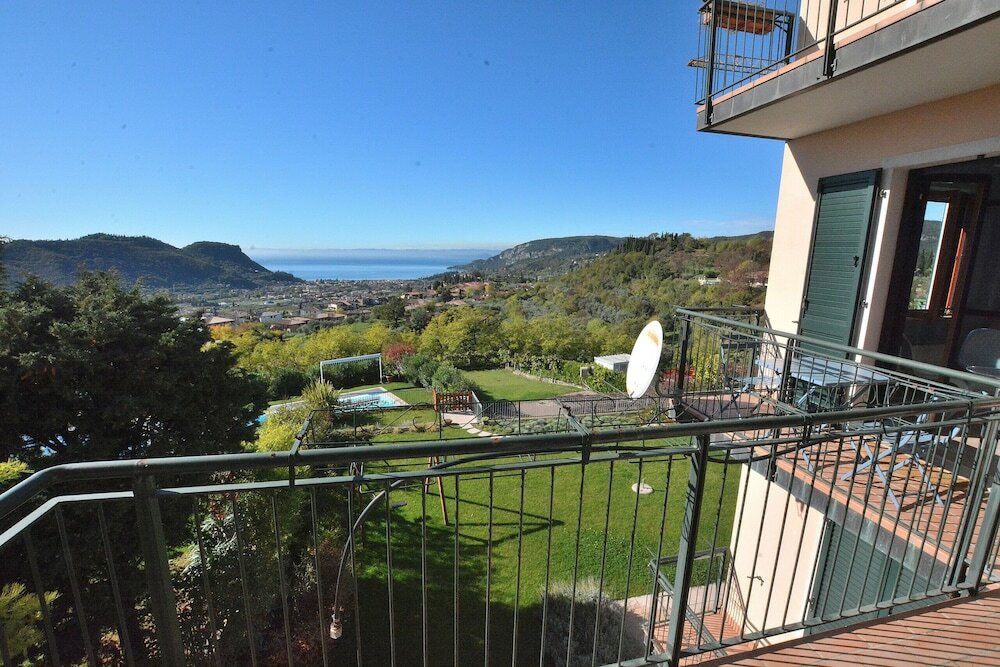 Фото Apartment Montegolo Four With Pool And Lake View