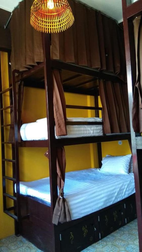 Фото Long Feng Hostel Bangkok