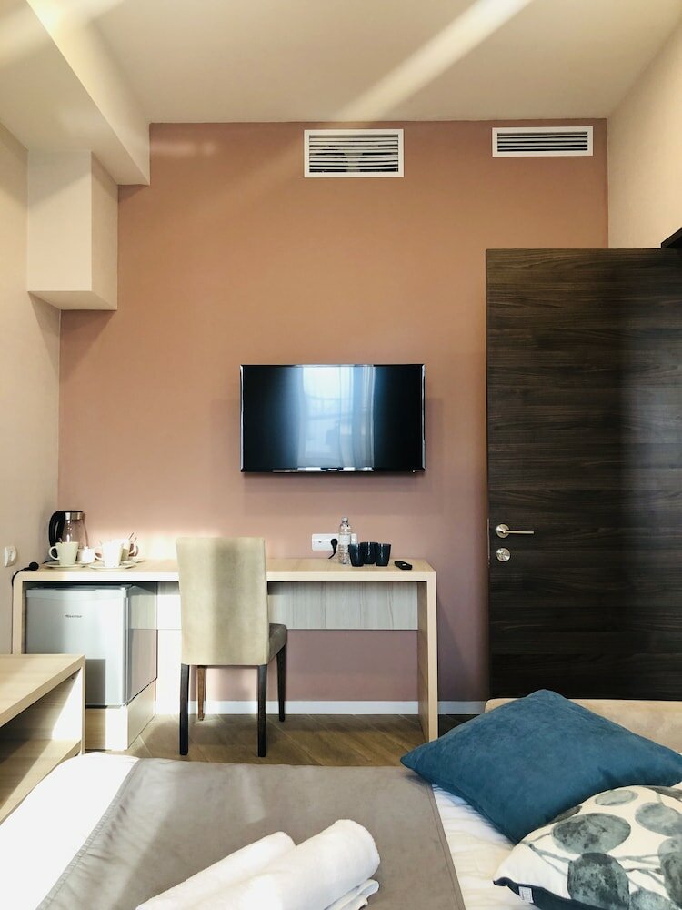 Фото 4Guest Hotel