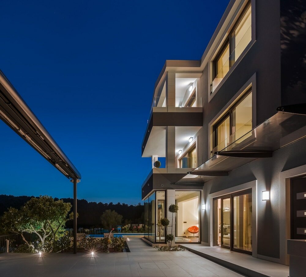 Фото Beachfront Villa Azzurro With Pool