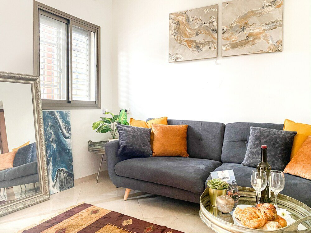 Фото Modern Downtown 3br by Ahlan Hospitality