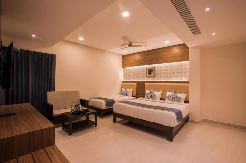 Фото Hotel Sma Grand Inn