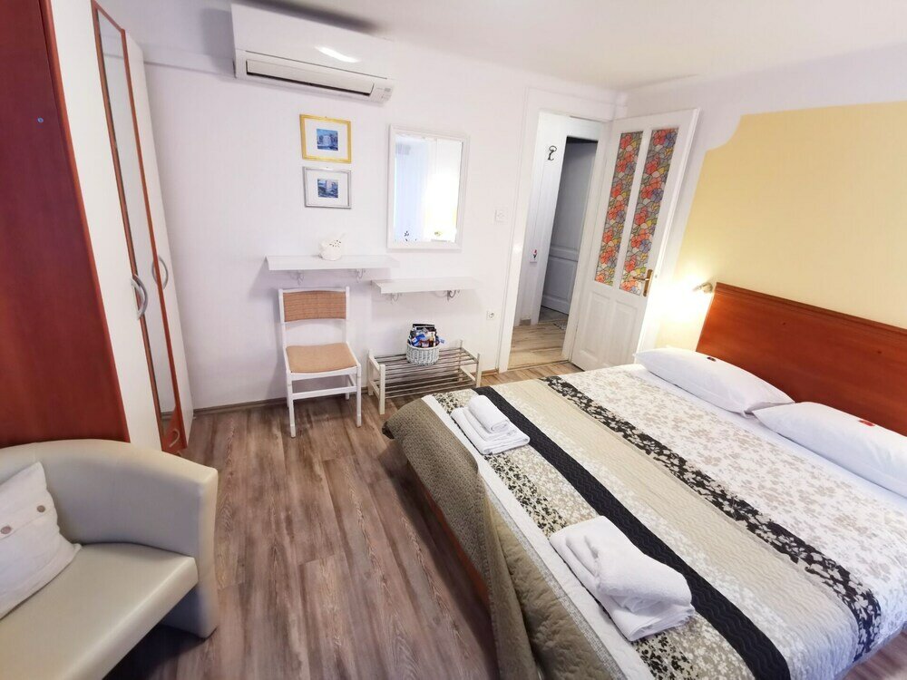 Фото Old Town Apartment Theo