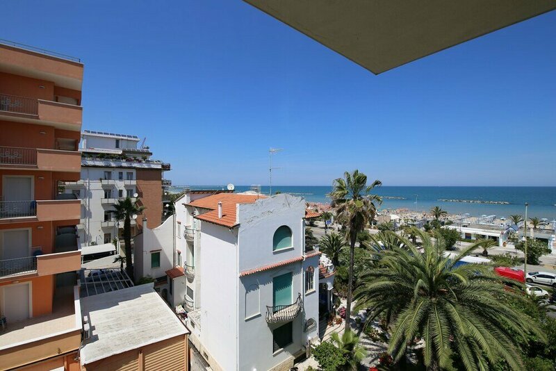 Апартаменты Apartment 30 Meters From the sea With 6 Beds With Full sea View в Сане-Бенедетто-дель-Тронто