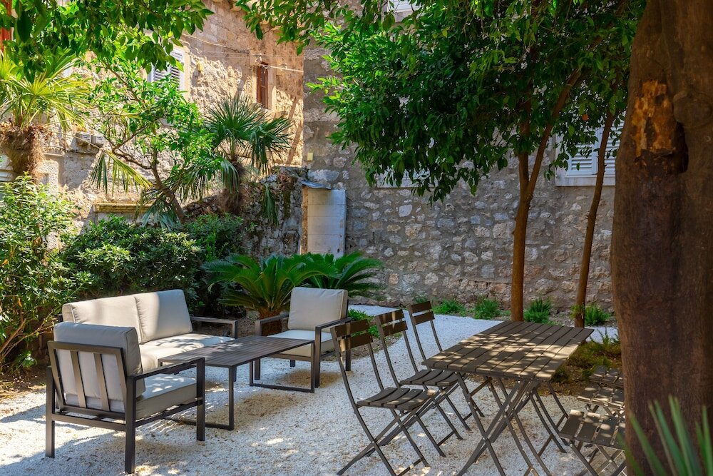 Фото Old Town House With Lush Private Garden