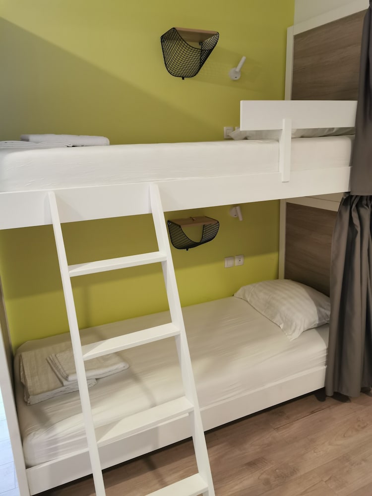 Фото Dandelion boutique hostel