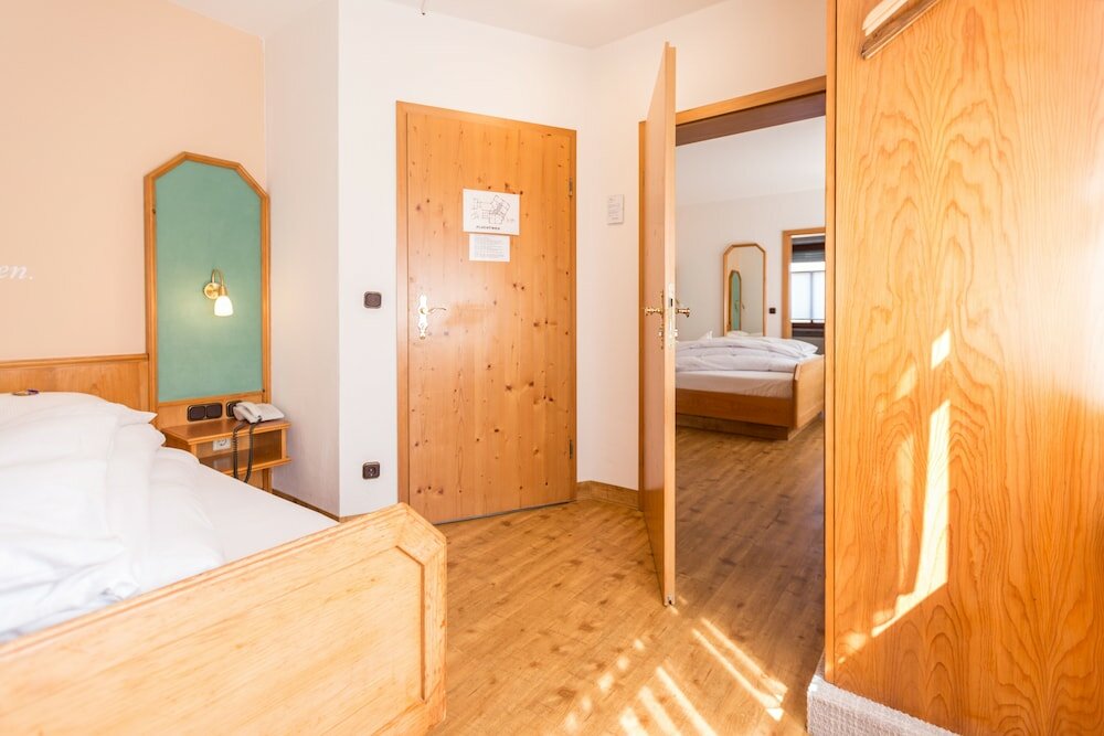 Фото Hotel Fränkischer Hof GmbH