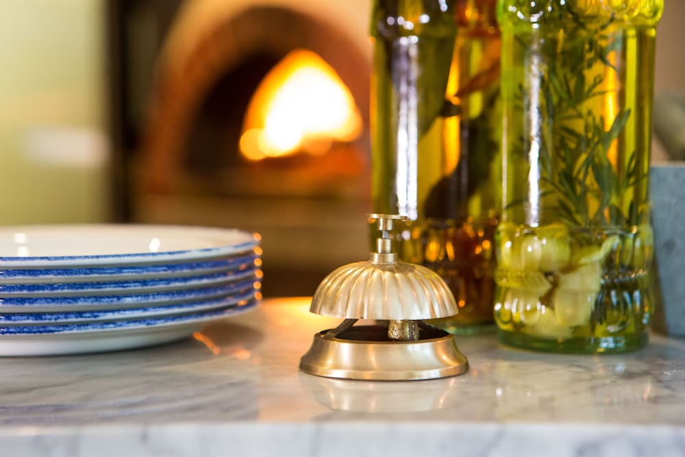 Фото The Curious Pig in the Parlour