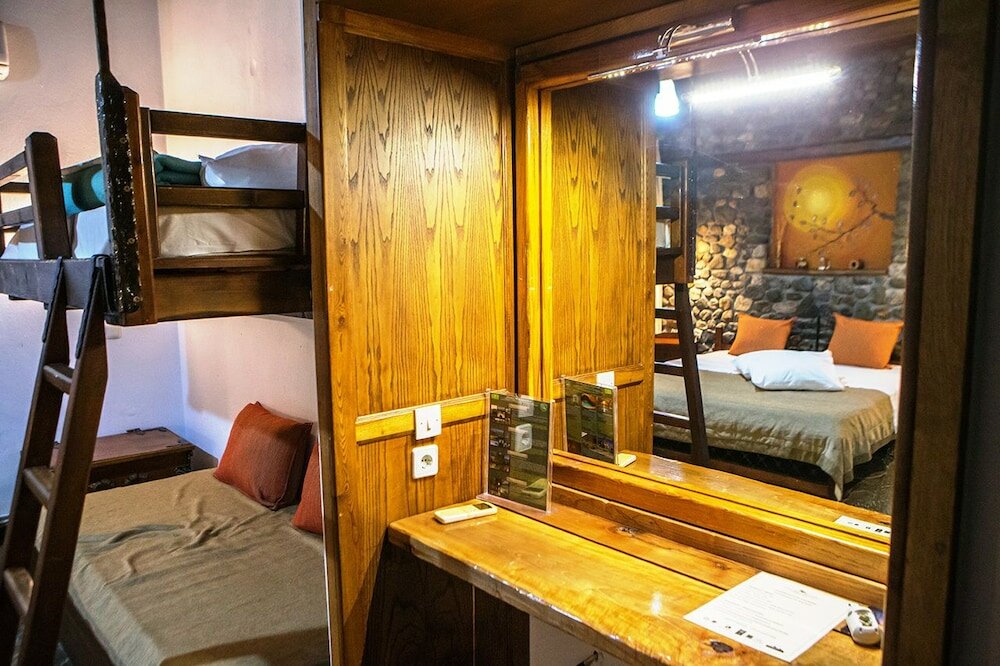 Фото Oikoperiigitis Hotel