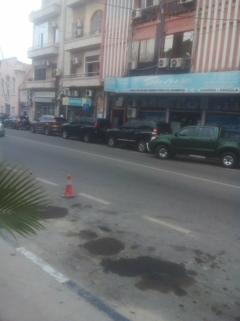 Household goods and chemicals shop Suave Loja Mutamba, Loanda, photo