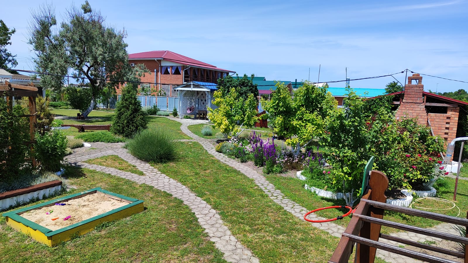 Фото отеля 1