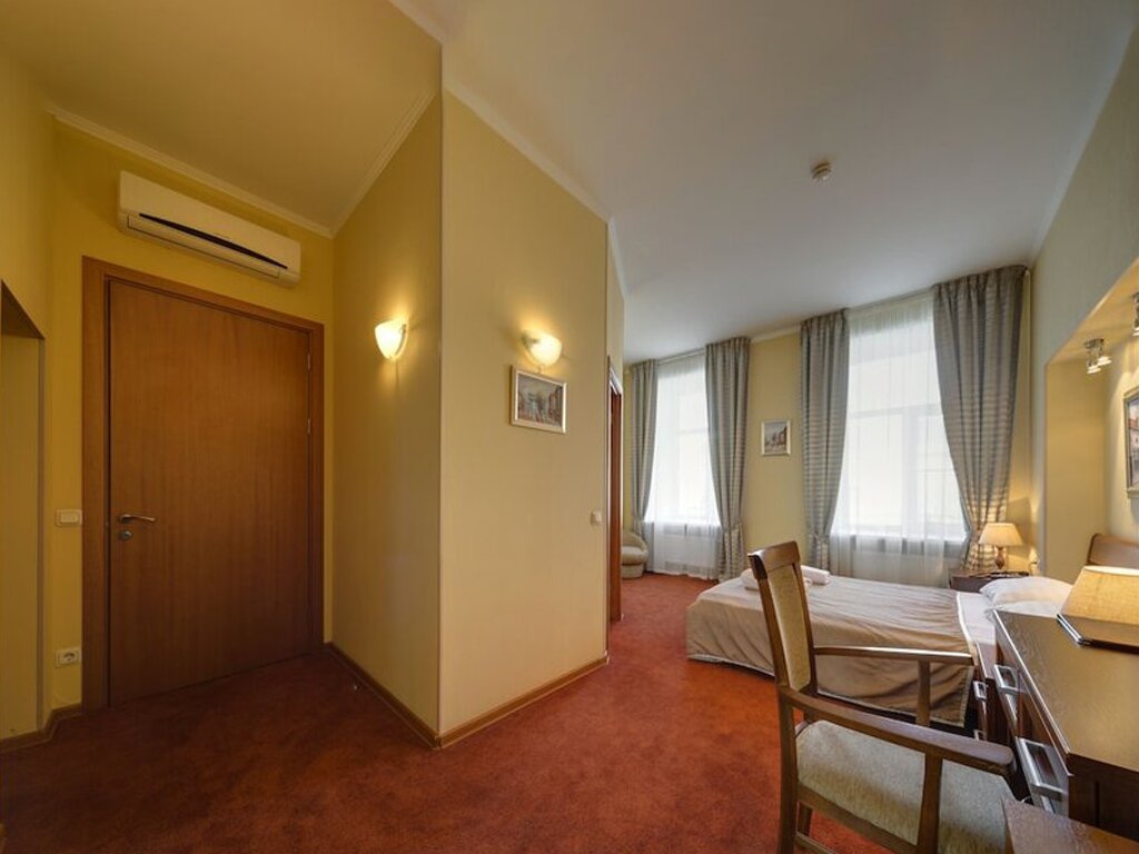 Фото Solo Исаакиевская площадь