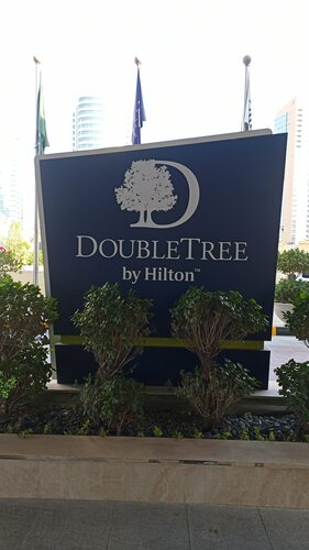 Внешний вид отеля DoubleTree by Hilton Fujairah City в Сайхе ар-Рахи, фото 2