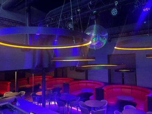 Yosh qizlar bilan keksa erkaklar porno video