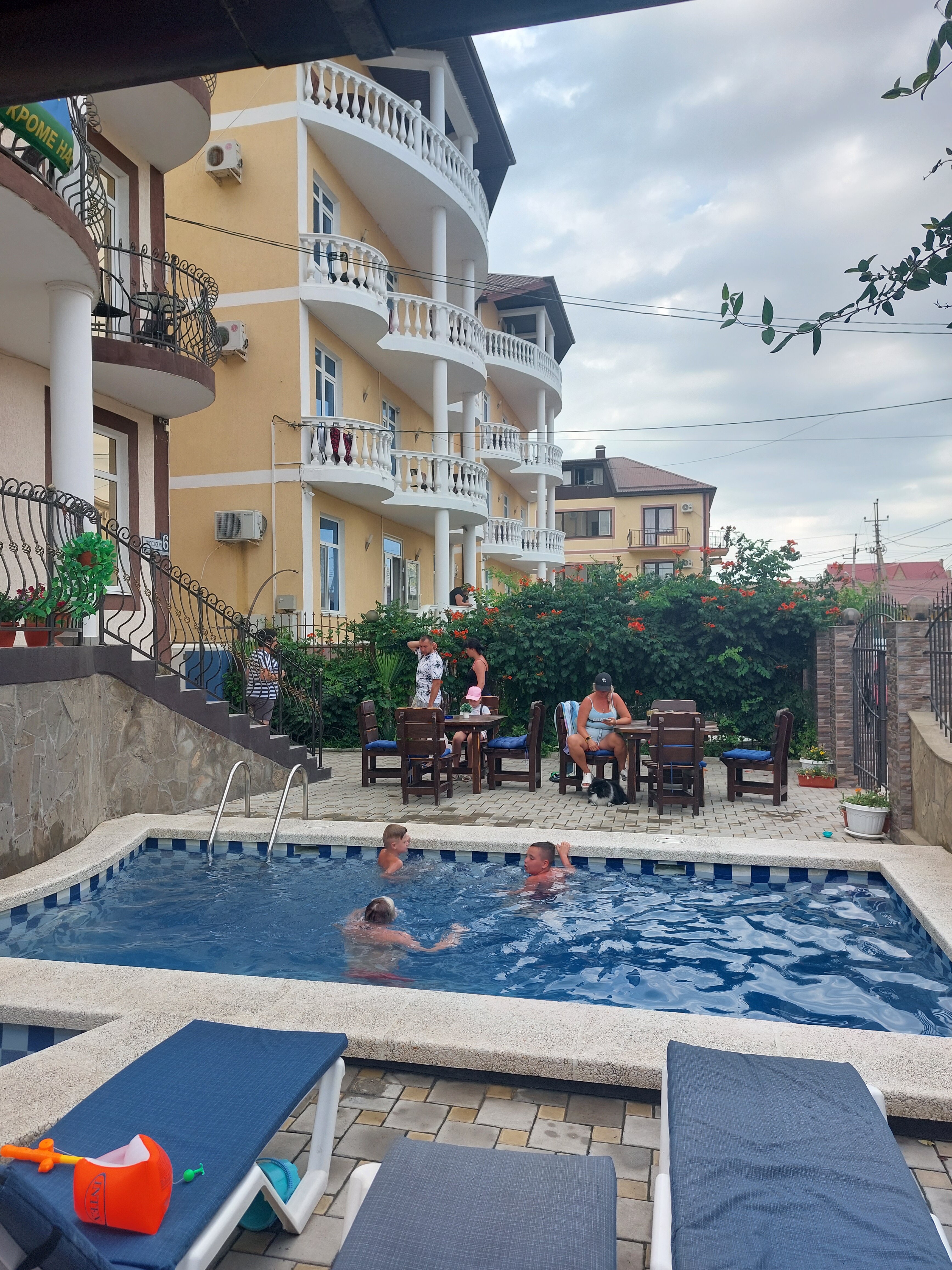 Фото отеля 1