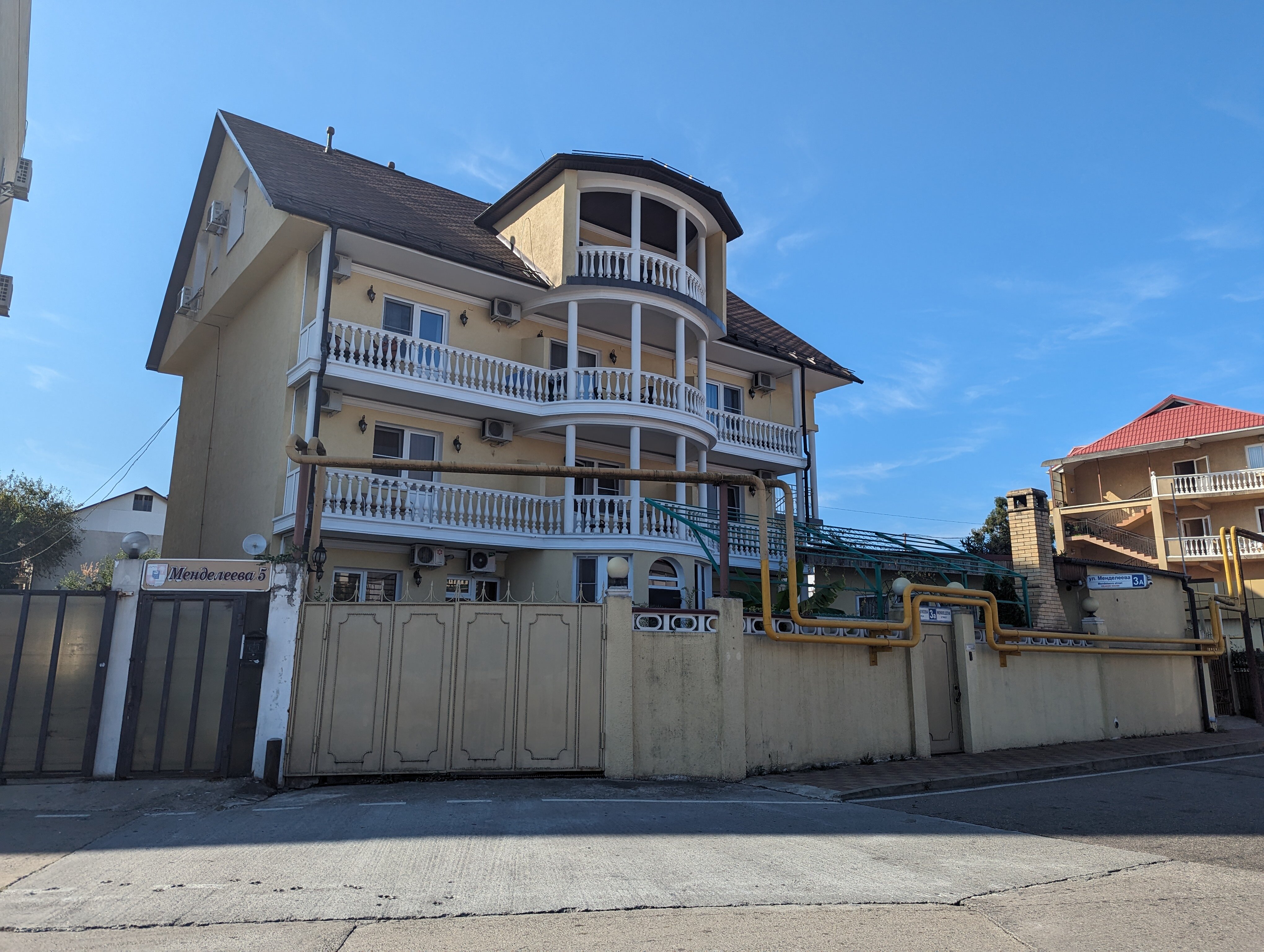 Фото Orange House