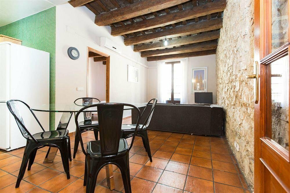 Фото AinB Las Ramblas-Guardia Apartments