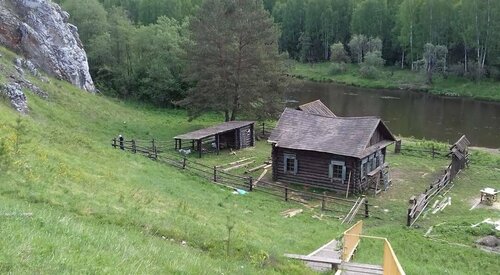 Место событий, локальный ориентир Декорации, построенные для съемок фильма Угрюм-река, Свердловская область, фото