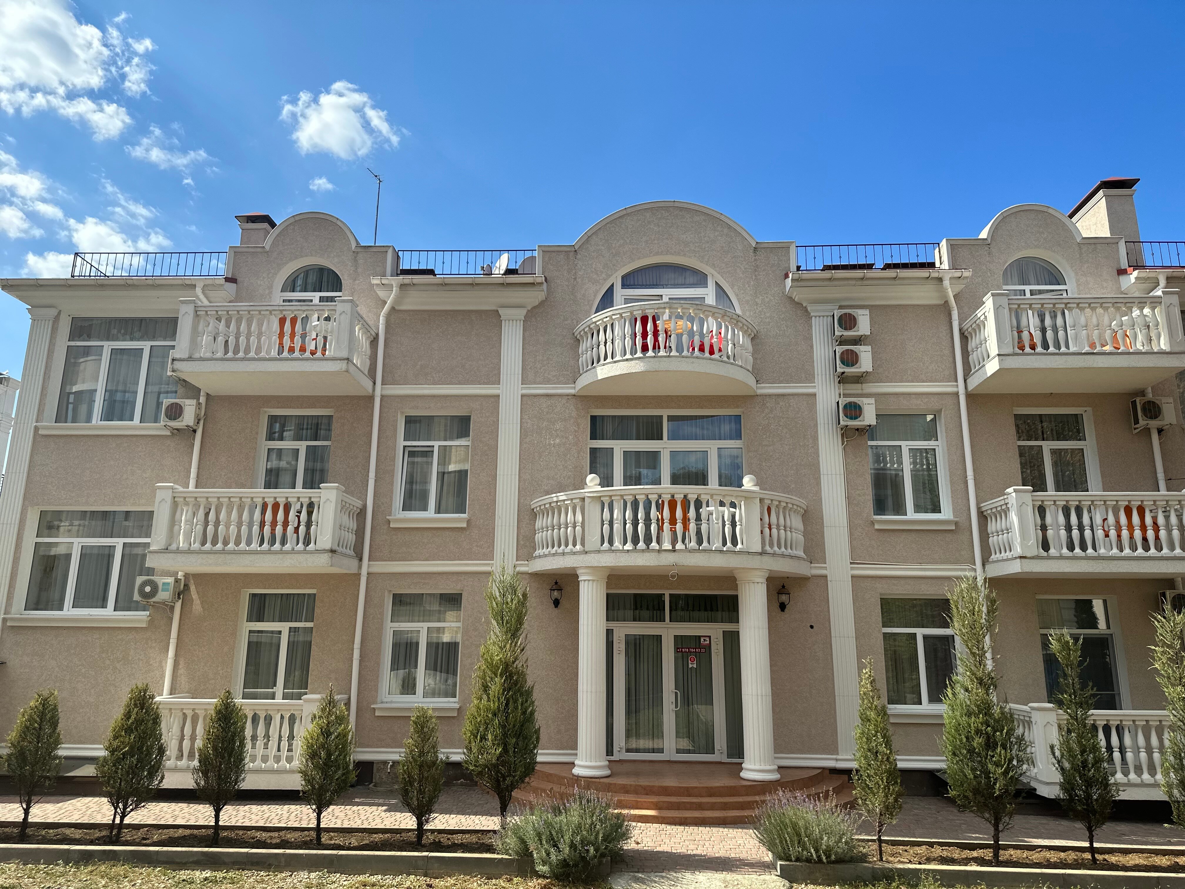 Фото отеля 1