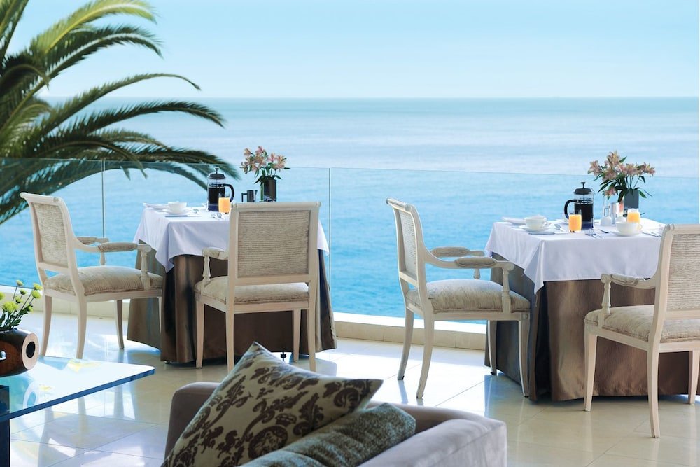 Фото The Clarendon - Bantry Bay