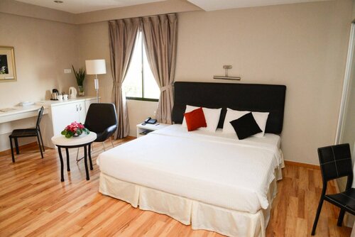 Внешний вид отеля The Palace Hotel Kota Kinabalu в Кота-Кинабалу, фото 4