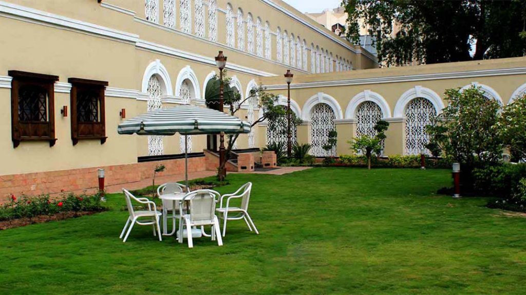 Фото отеля 2