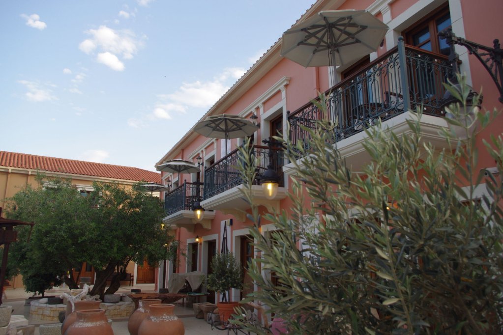 Фото Balhambra Suites - Adults Only