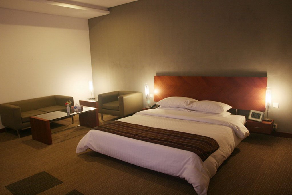 Фото Hotel One - The Mall Lahore