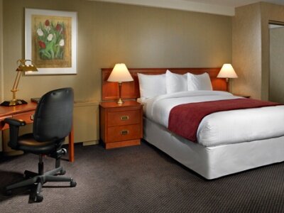 Фото Coast Edmonton Plaza