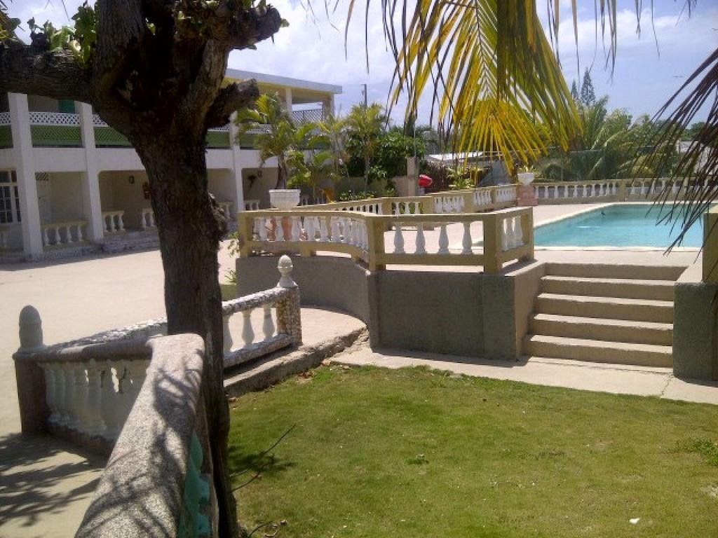 Фото Cariblue Beach Hotel and Scuba Diving Resort