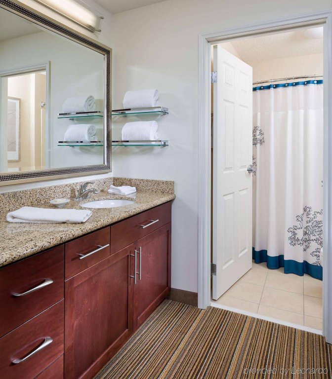 Фото Residence Inn Houston The Woodlands Lake Front Circle