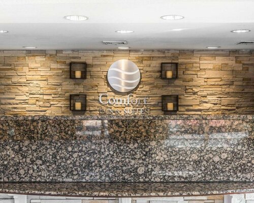 Гостиница Comfort Inn & Suites East Hartford - Hartford