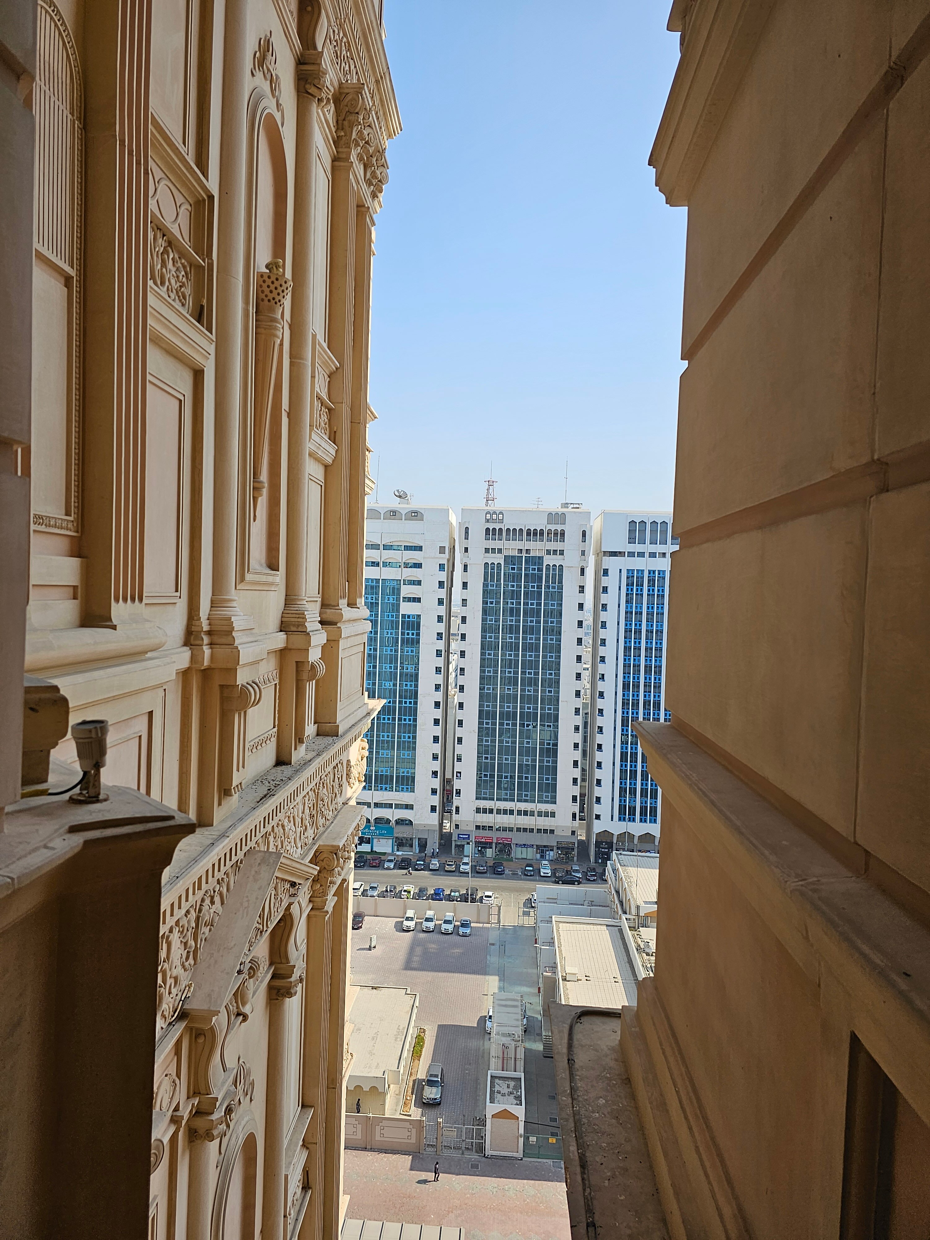 Фото Royal Rose Abu Dhabi, a Curio Collection by Hilton Affiliated Hotel