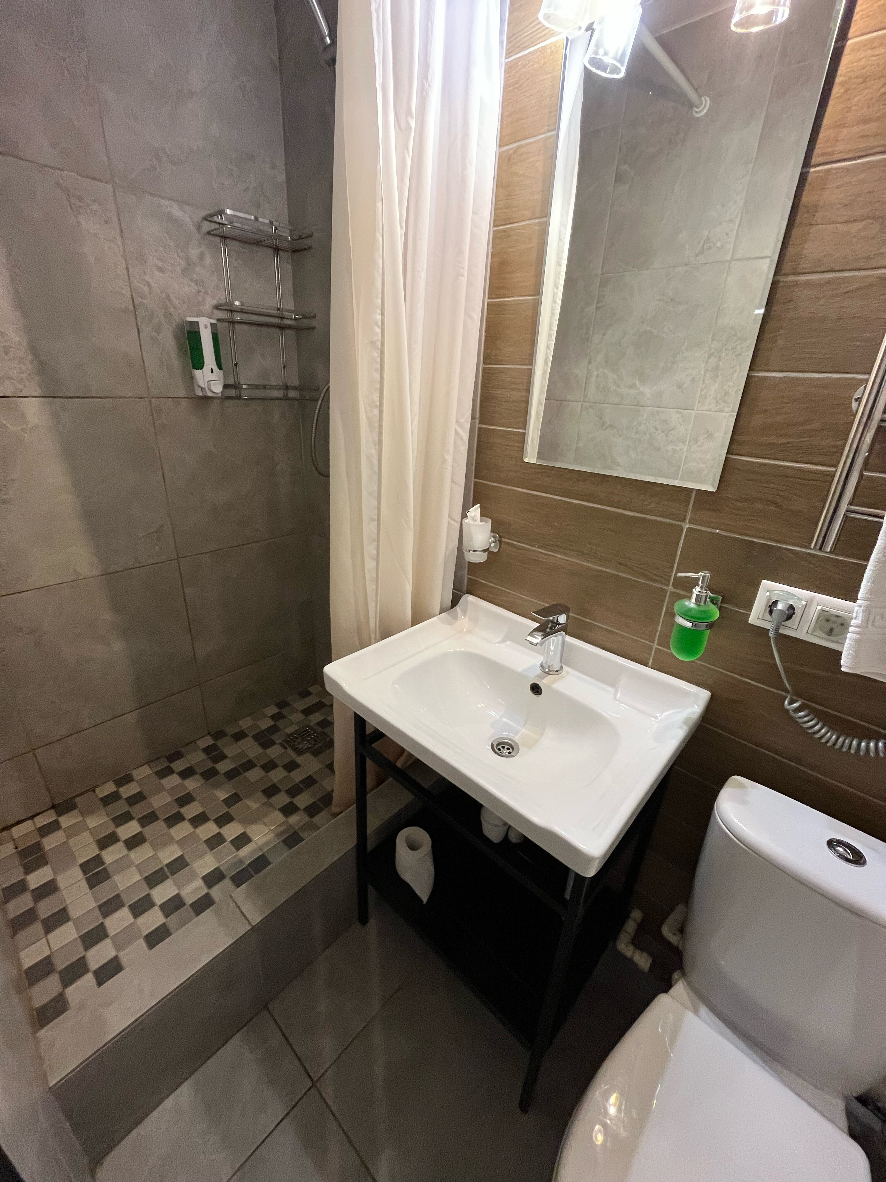 Фото Metro Rooms